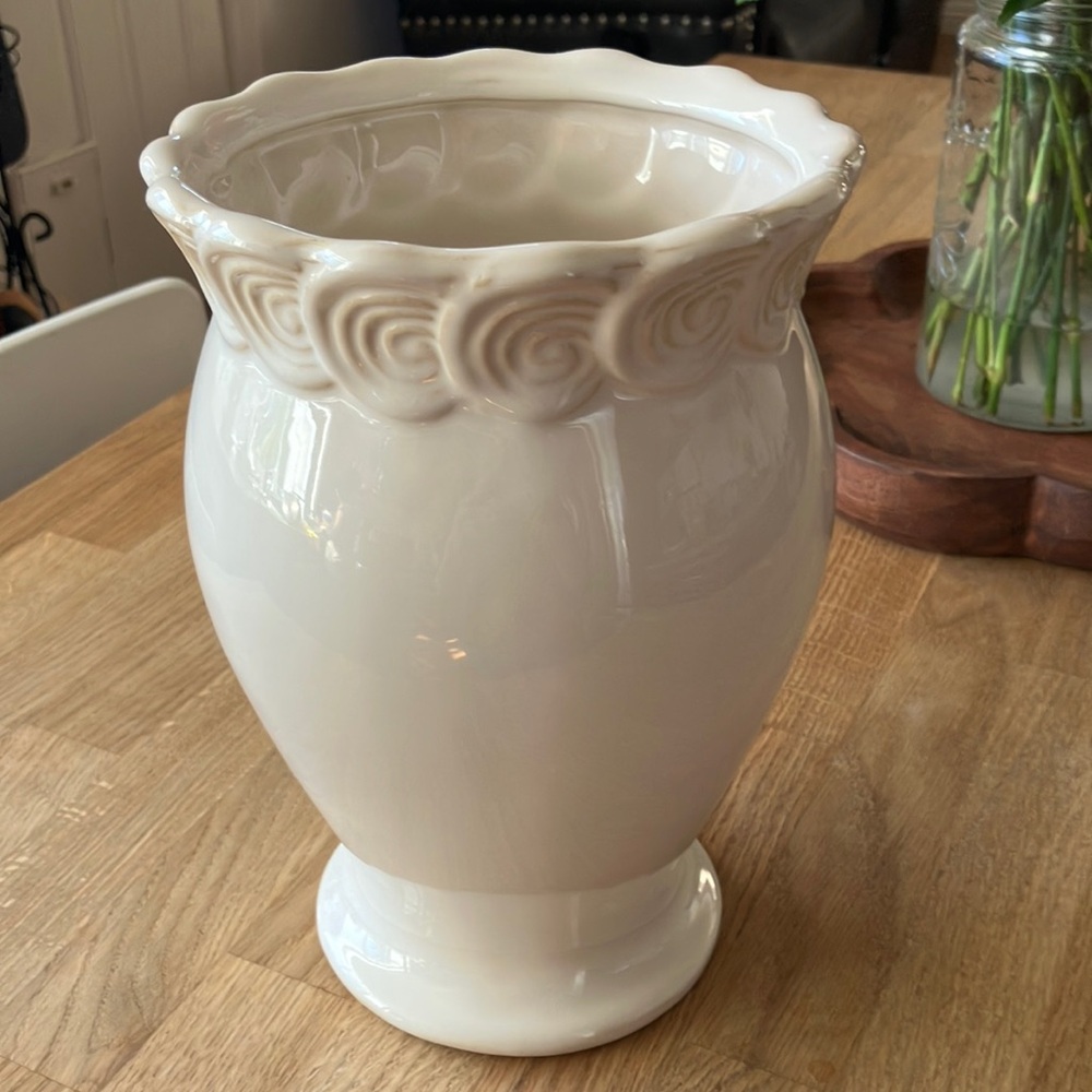 New England Pottery Georgian scroll vase angora planter 6” inches